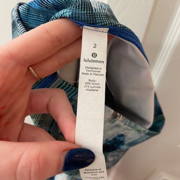 Lululemon leggings size 2; great condition; multicolored; high rise - Picture 4 of 4